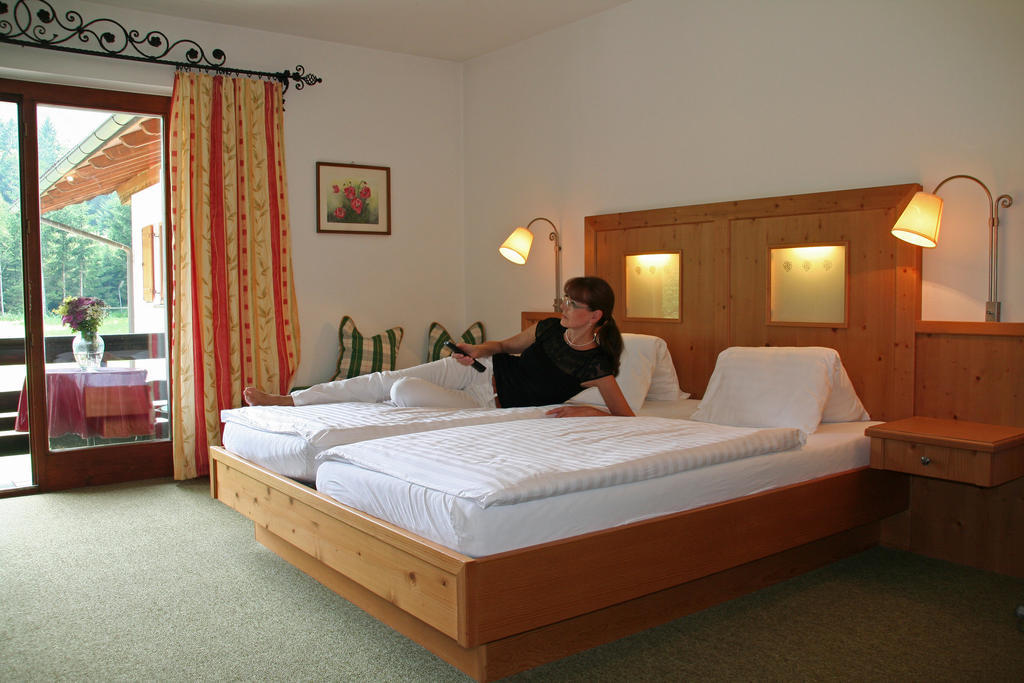 Hotel Garni Pension Zur Wacht ストローブル エクステリア 写真