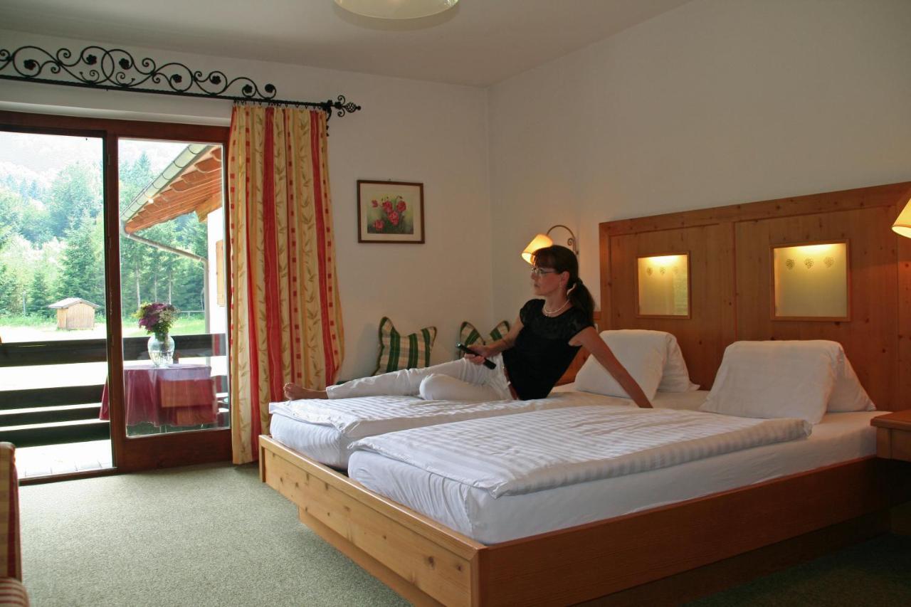 Hotel Garni Pension Zur Wacht ストローブル 部屋 写真