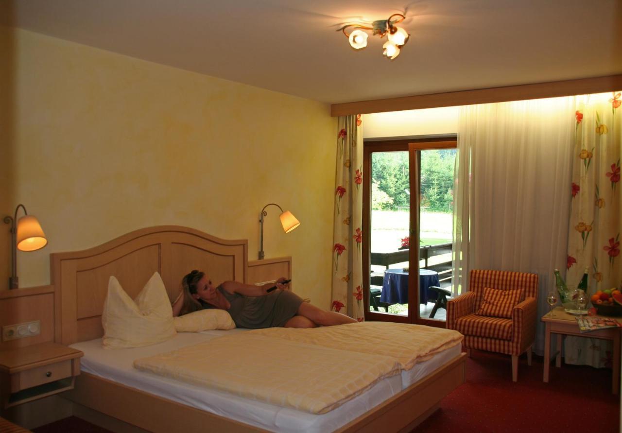Hotel Garni Pension Zur Wacht ストローブル 部屋 写真