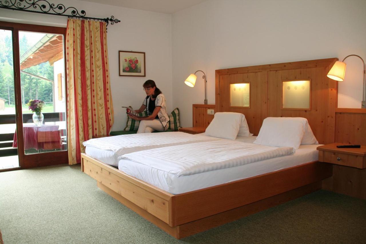 Hotel Garni Pension Zur Wacht ストローブル エクステリア 写真